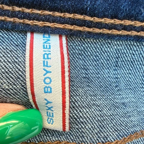 Sneak Peek Sexy Boyfriend High Rise Distressed Cropped Jeans Size 7/Medium - Picture 10 of 12